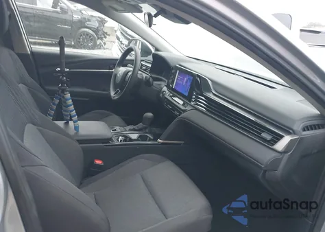 2025 Toyota Camry Le from USA, damaged, VIN 4T1DAACK1SU007225